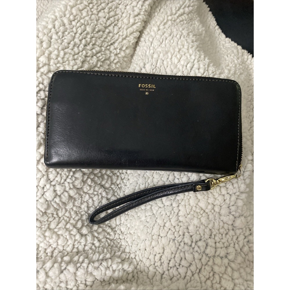 Fossil Black Leather with gold Toned hardware Zip Around‎ Wallet wristlet